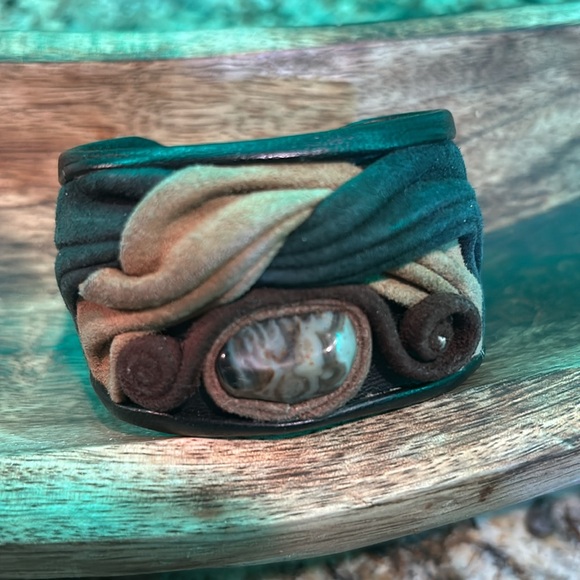 Bracelet, Elegant Multicolor Fabric/ Leather with stone Bracelet, ECU - Picture 3 of 7